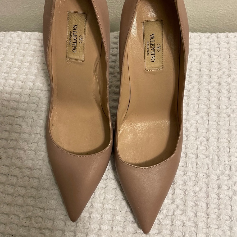 Authentic Valentino Garavani pumps Size 38